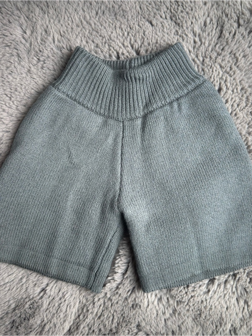 Sloomb / Sustainablebabyish wool shorties in Wolf - size M